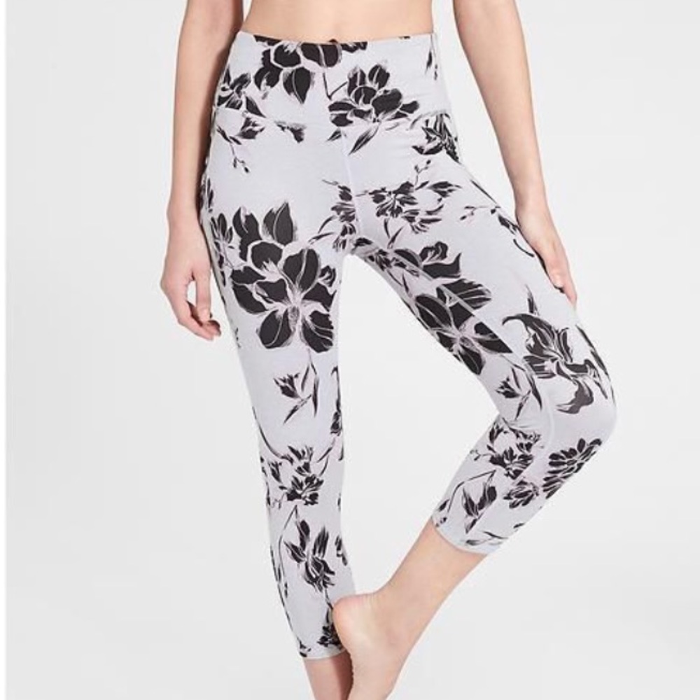 Athleta High Rise Chaturanga Capris Medium
